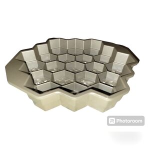 Cake Pan Nordic Ware Beehive Honeycomb Gold Cast Nonstick Aluminum Made USA